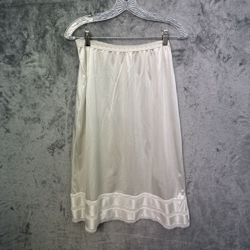 Heiress Med Women’s Half Slip cream color nylon vintage